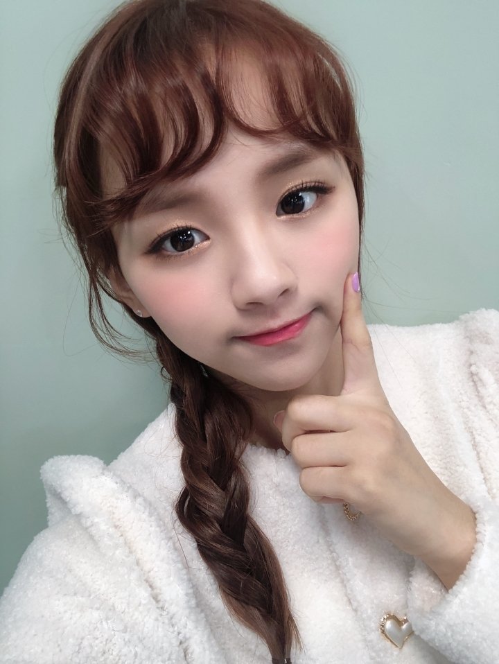 SATURDAY_INTL's tweet photo. [📸] Fancafe update https://t.co/pCiiu822TL