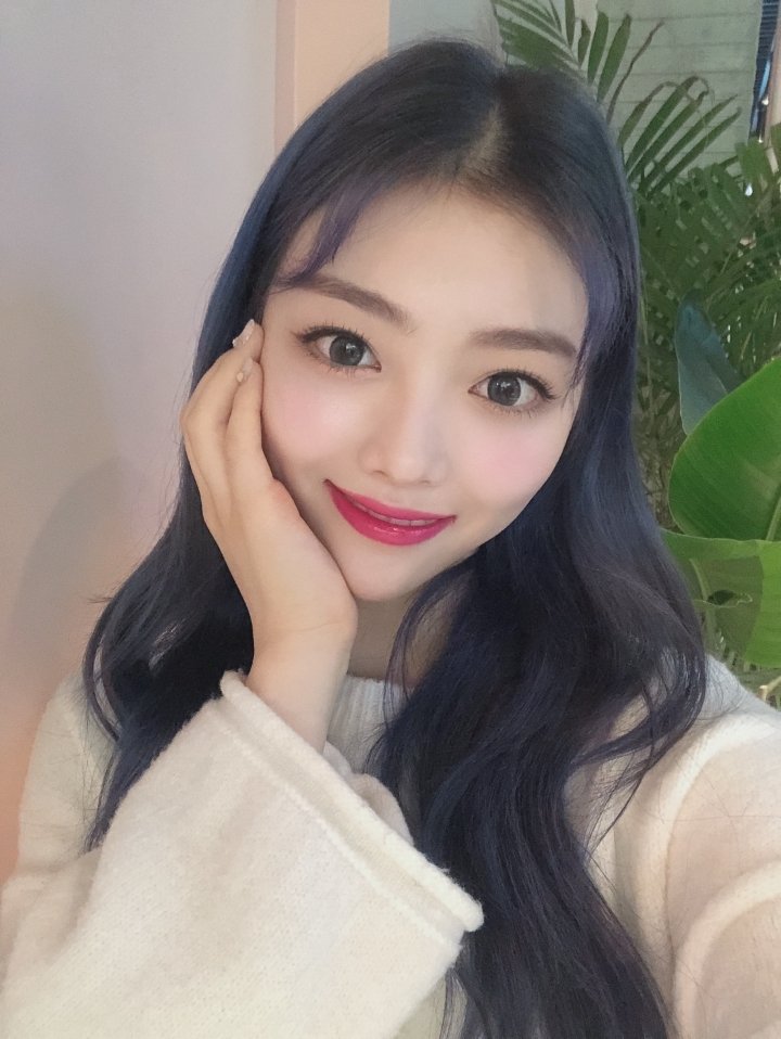 SATURDAY_INTL's tweet photo. [📸] Fancafe update https://t.co/4ZrgN8IQKp
