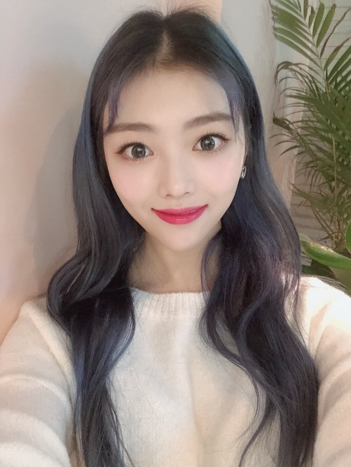 SATURDAY_INTL's tweet photo. [📸] Fancafe update https://t.co/4ZrgN8IQKp