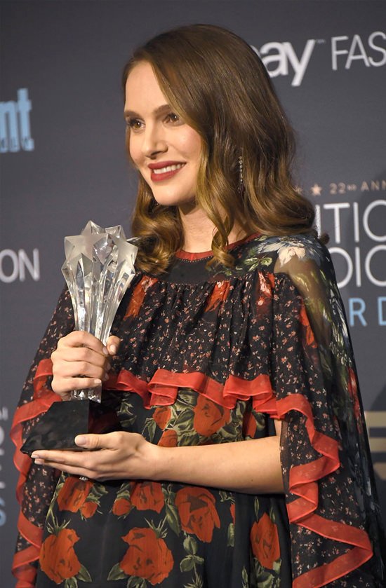 Natalie Portman wins best actress for Jackie at the 2016 Critics Choice Awards