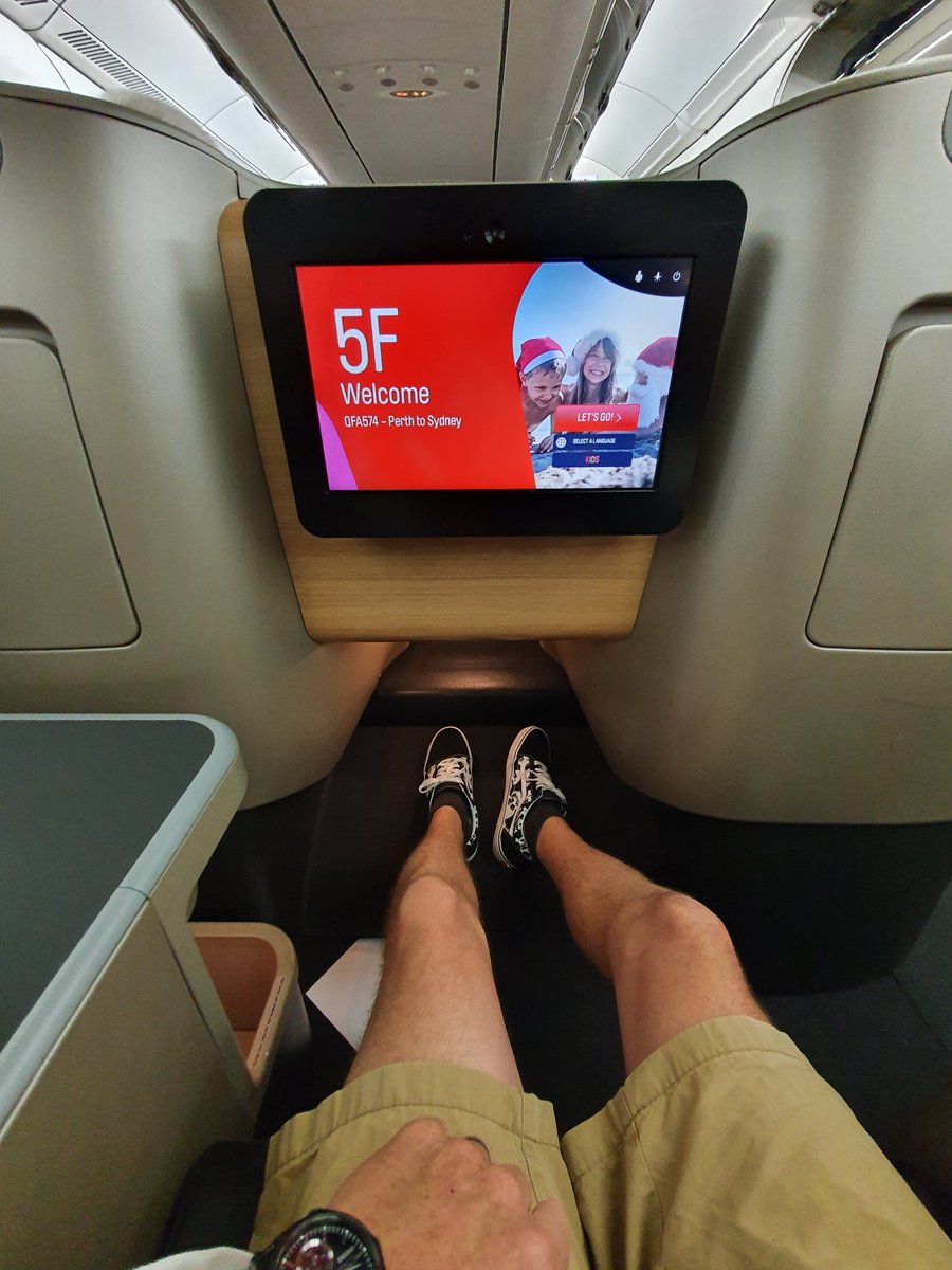 tommytkup's tweet photo. The tour begins.......... @Simanator
#holiday #teamtomone #ontour #whenontour #qantas #Australia #justanotherdayinWA #hawaii https://t.co/FvQdGuSOu9