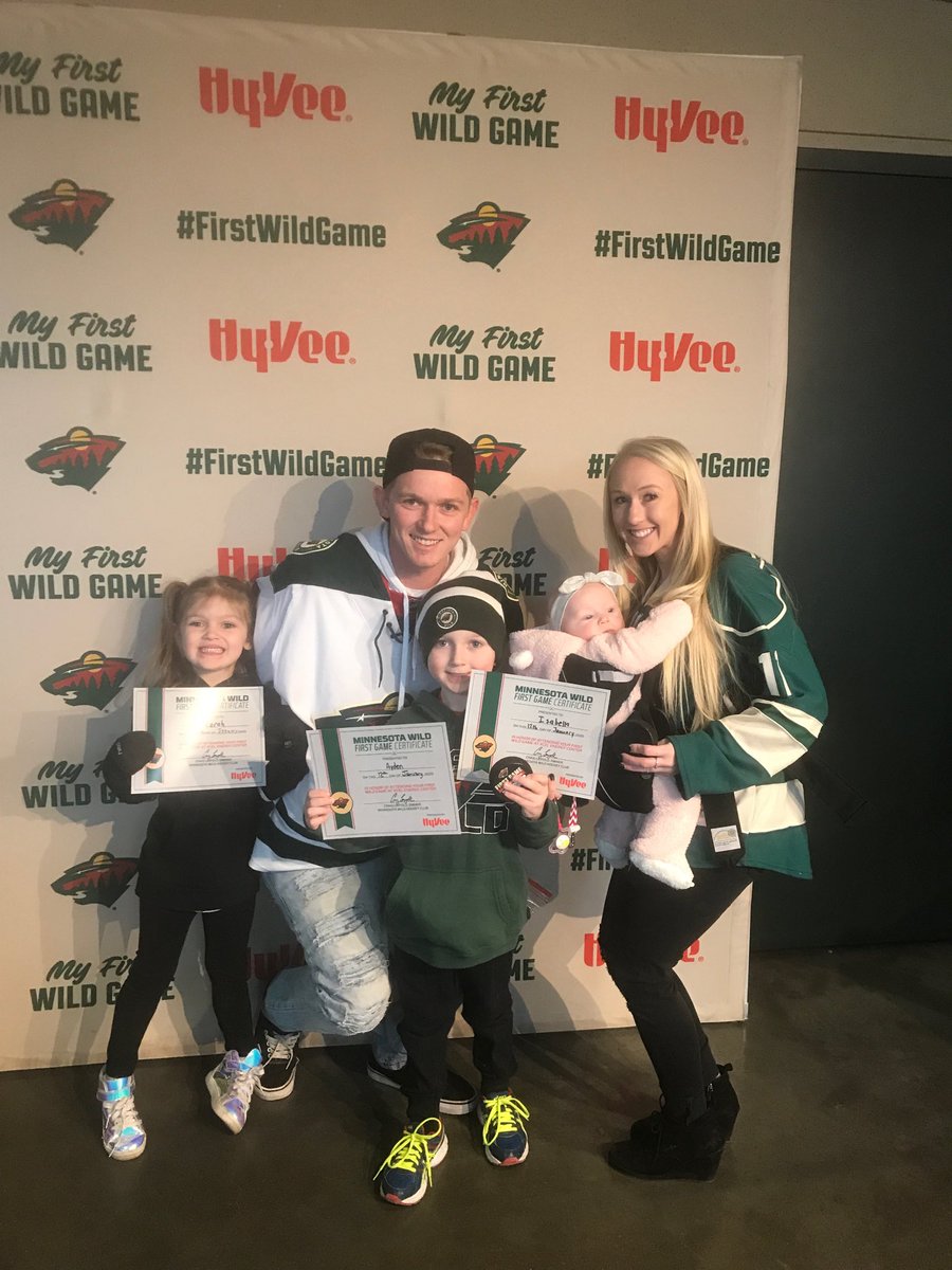 choleycakes143's tweet photo. First Wild game for all the babes !! #FirstWildGame https://t.co/6ovfKf0loQ