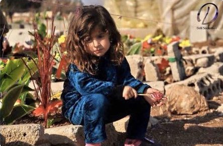 Christo31456275's tweet photo. Just one more Ezidi orphan whose Mum and Dad were murdered by ISIS ..😰😰 when I originally saw this photo I was so upset I tried to find her and help her...I found in the end that YPJ girl fighters and other Mums were trying to look after her ...just one more innocent victim https://t.co/kdxDLDcing
