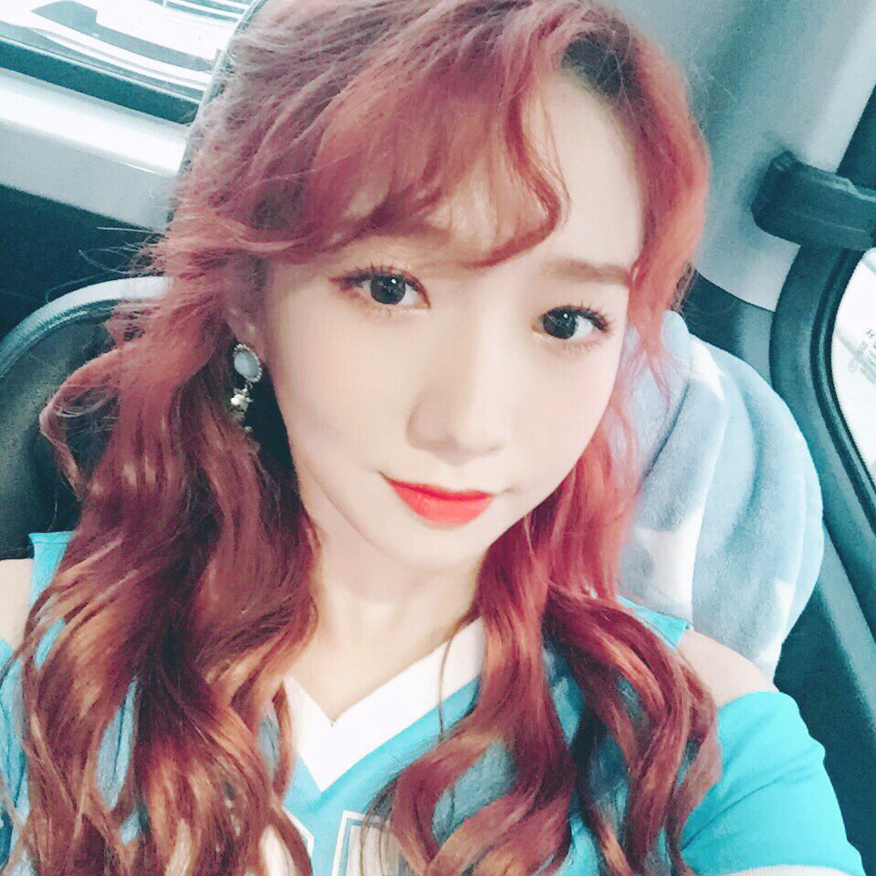 WJSN_SPACEG's tweet photo. ⠀⠀⠀🏐 𝗪𝗢𝗨𝗟𝗗𝗬𝗢𝗨𝗟𝗜𝗞𝗘 to joın us at #Redmance5CB #RMF2 ! !
Kazuha ya anda en camino al comeback de REDMANCE y no puede evitar poner Umpah Umpah en la radio mientras espera, ¡gracias por la invitación! ٩(^ᴗ^)۶ https://t.co/oyfUxGwGyJ