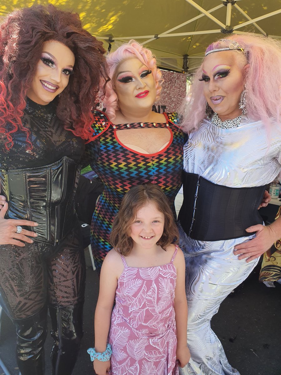 Deedribbleshet's tweet photo. A thread-this is my daughter with the beautiful queens from semaphore street fair. She adores them, why? Because she thinks their beautiful, fierce, have amazing makeup skills and beautiful clothes, she loves their hair and how kind-  #IStandWithQueens https://t.co/HzFH5g5btD