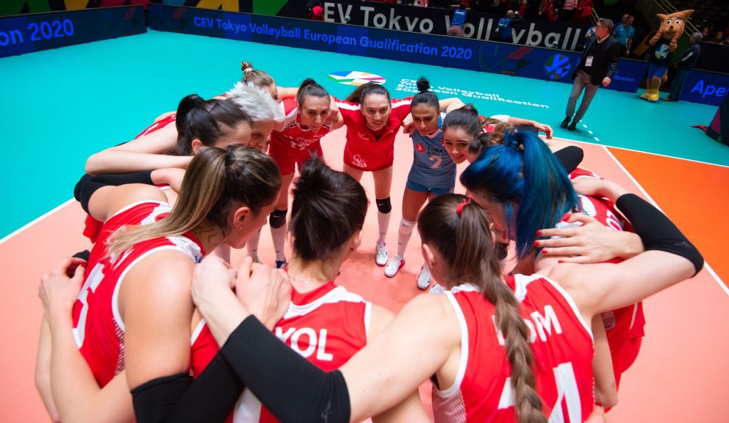 2020 CEV Tokyo Olimpiyat Oyunları Avrupa Kıta Elemeleri finalinde Almanya’yı yenerek olimpiyatlara katılmaya hak kazanan A Milli Kadın Voleybol Takımımızı yürekten kutlarız. #FileninSultanları