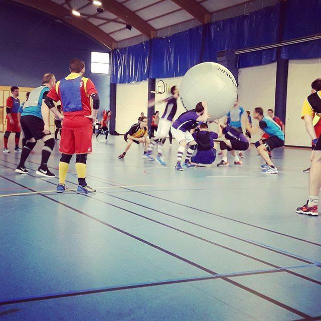 KinBallMessimy's tweet photo. Après une entrée en matière difficile (défaite du premier match), Messimy a su réagir en remportant les deux autres matchs. L’équipe termine troisième de ce 2ème Open de Ligue EST. Merci au club de Tours pour son accueil. #kinball #wearekinball (suiv… https://t.co/vCb3CHllkA) https://t.co/1tIwsTW8ft