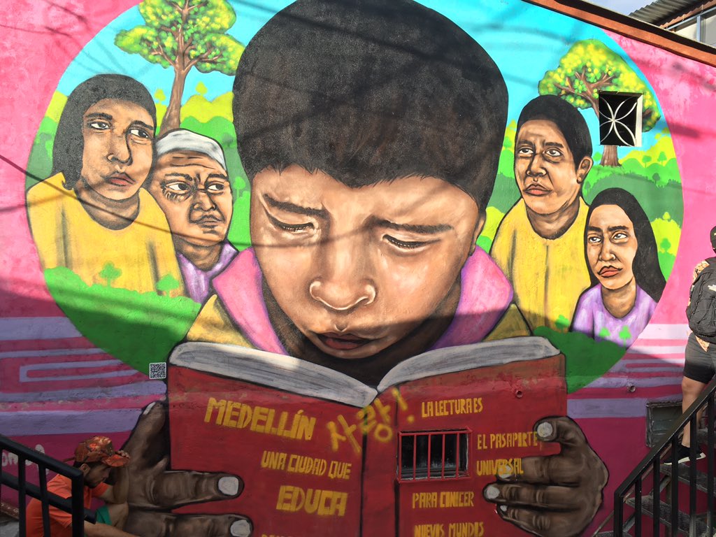 TayoraCom's tweet photo. Graffiti work in Comuna 13, Medellin, Colombia #medellin #colombia #communa13 #art #grafitti #travel https://t.co/abv7NubLiT
