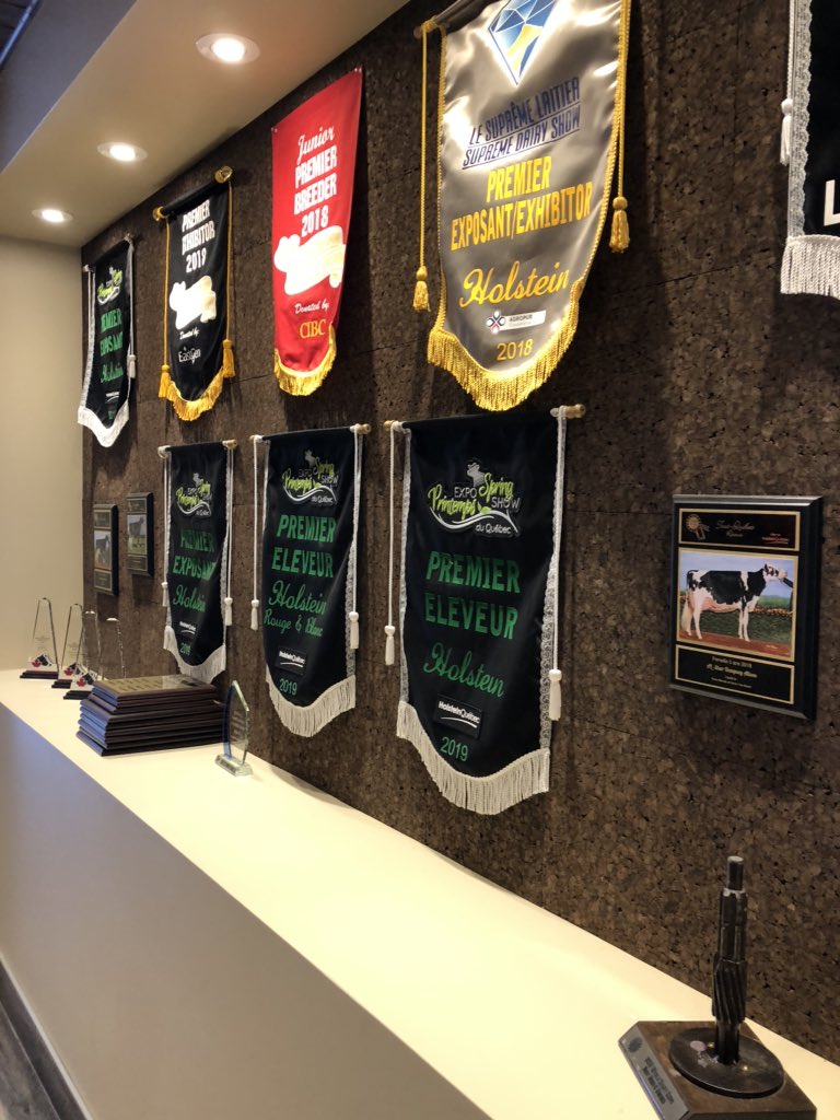 UofGDairy's tweet photo. Our 14th and final stop on #aggiesgoeast was @FermeBlondin. Thank you for hosting us and sharing your passion for breeding quality cattle! https://t.co/ofB3SZZr4M