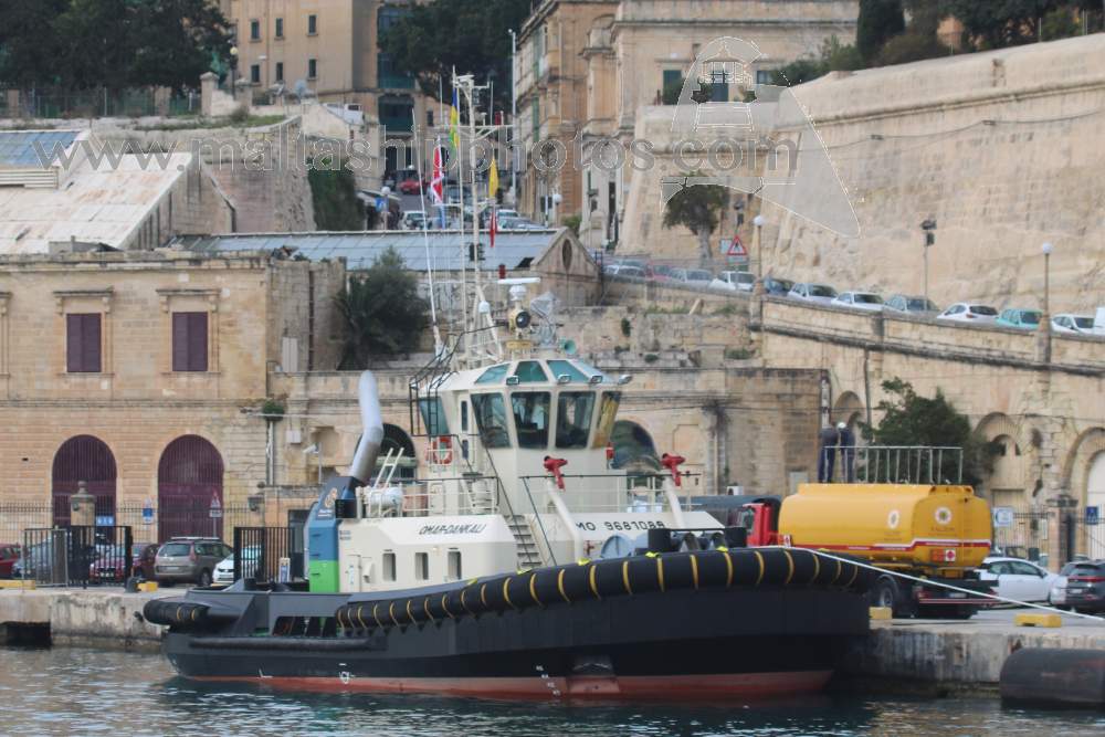 ShipsInPics's tweet photo. Thanks for the mention! Shipguru: #Damen #ASD2411 #built #tugboat #OMAR #DANKALI berthed at #Valletta (#Grand #Harbour), #Malta - 08.01.2020 - https://t.co/mHD2qaFt3w damen ShipsInPics worldshipsoc TUGSPOTTERS https://t.co/CA0GKGKNiV