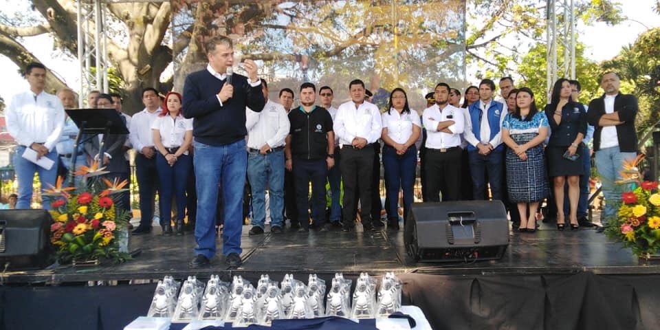 EdwinEscobarGT's tweet photo. !Gracias! Este día tuve la oportunidad de presentar la rendición de cuentas y la memoria de labores a la fecha, doy gracias a Dios, a los trabajadores municipales, al equipo de trabajo y al pueblo villanovano, que me permitieron servirles en estos ocho años.
#EEscobarGT https://t.co/xFEkqXNkUZ