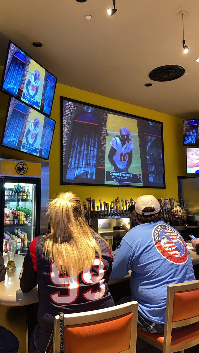 adamawedwards's tweet photo. Wow what @NFL #Playoffs game #TexansvsChiefs with my new #adopted town Houston @HoustonTexans #comeontexans @TexansTORO1 love the coverage here @BWWings https://t.co/1bIGLdrqFI