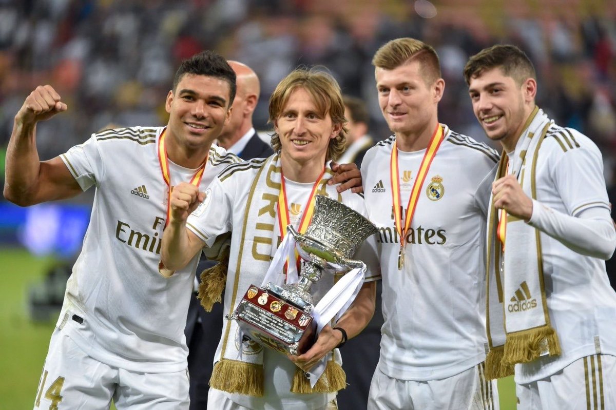 ¡Qué gestión! 👏👏

🇭🇷 Modric 35
🇩🇪 Kroos 25 millones 
🇺🇾 Valverde 5 millones 
🇧🇷Casemiro 5 millones 

El mejor centro de campo del mundo sólo le costó al Real Madrid 70 'kilos'.