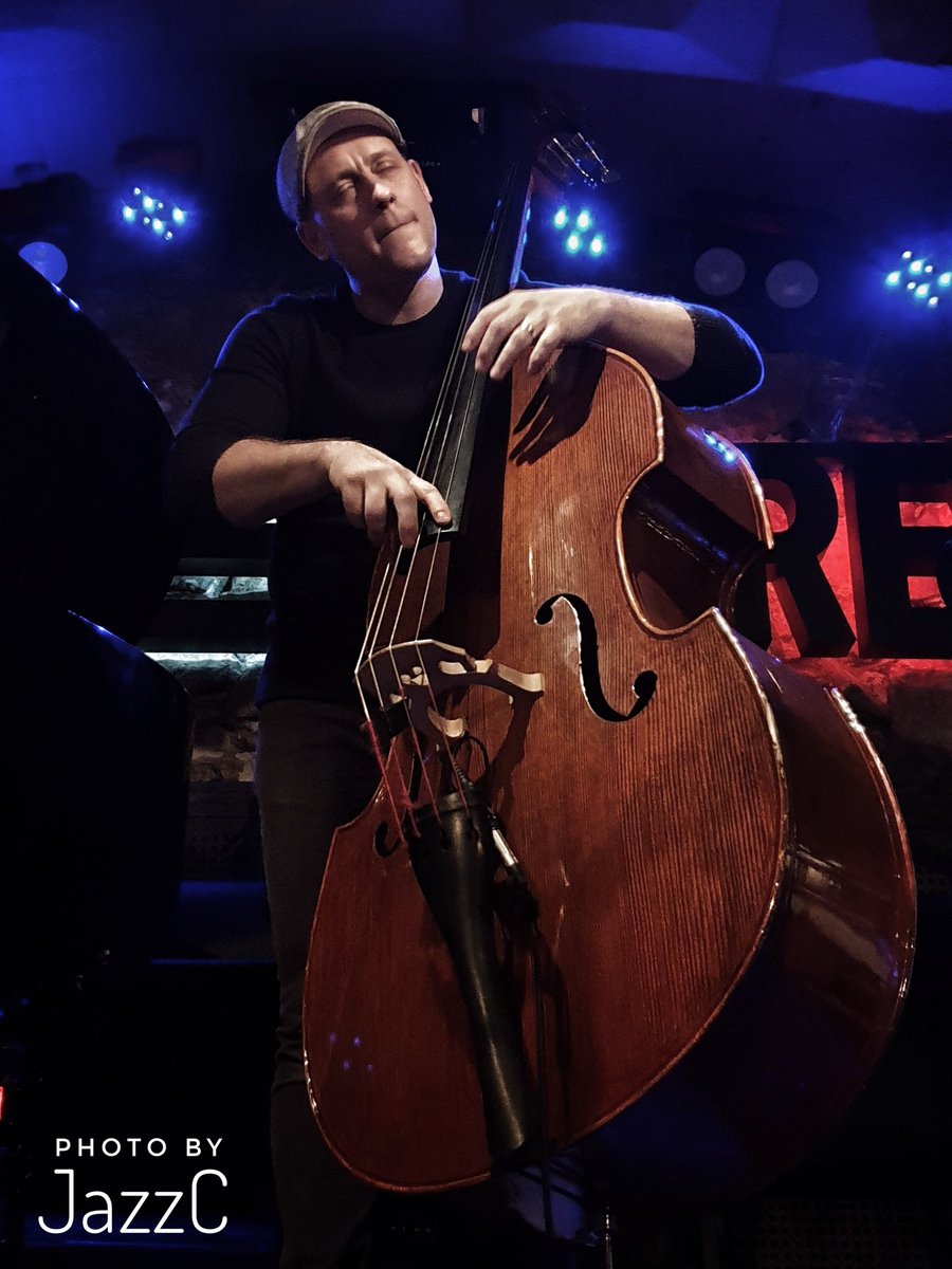 JAZZ:
We start the year with a jazz concert with Michael Janisch <a href="/mpjanisch/">Michael Janisch</a> in Jamboree Jazz Club-Barcelona introducing his new album.

📷 CD Michael Janish, "Worlds Collide" (Whirlwind Recordings <a href="/WhirlwindRecord/">Whirlwind Recordings</a>, 2019)

📷 Photos by JazzC.

#fotosconmoviljazzc #jazz