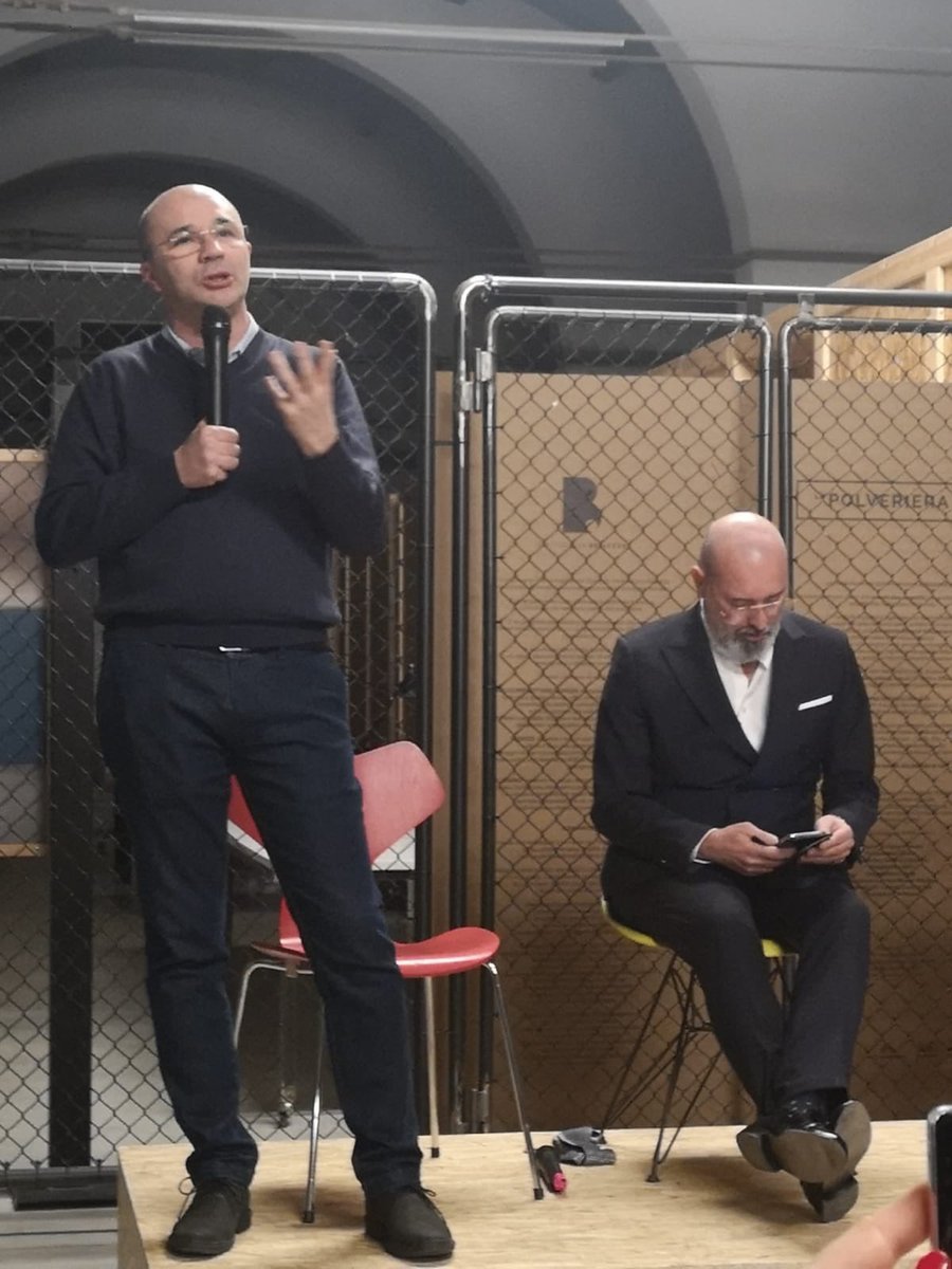lucavecchi72's tweet image. Tantissimi anche stasera in #polveriera a #reggioemilia con @CarloCalenda tutti insieme per @sbonaccini. #unpassoavanti #EmiliaRomagna