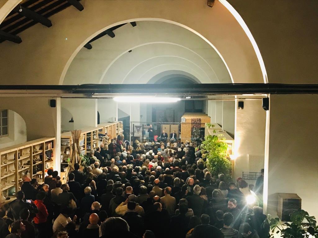 lucavecchi72's tweet image. Tantissimi anche stasera in #polveriera a #reggioemilia con @CarloCalenda tutti insieme per @sbonaccini. #unpassoavanti #EmiliaRomagna