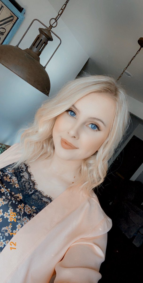 GrayBannowsky's tweet photo. new hair for the new year.🤪 https://t.co/kNStfmTmpd