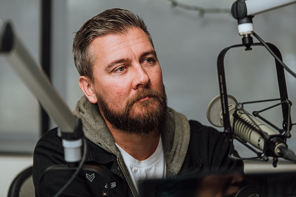 raysquaredart's tweet photo. Jason from @Authority_Zero will co-host Homegrown with @MoRoRadio tonight at 9 on @altaz933! 🤗 https://t.co/HTq7R3fwz8