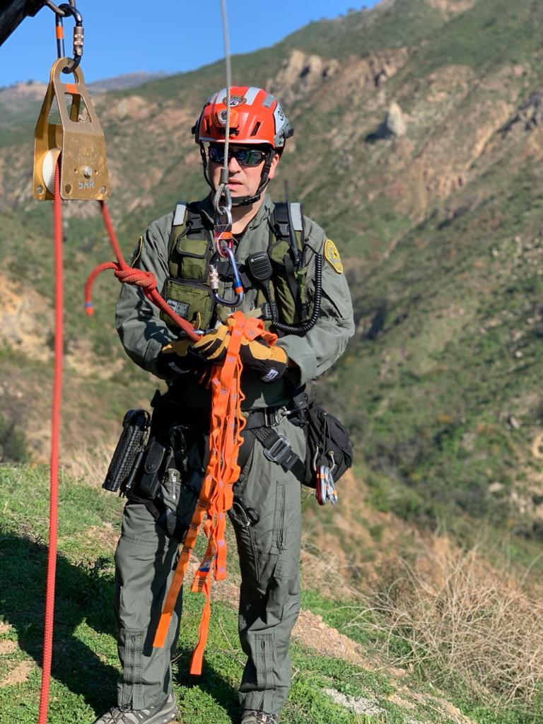 MalibuSAR's tweet photo. Car over the side follow up investigation. #KananRoad in #Malibu. #sar #searchandrescue #teamwork #firstresponders #savinglives @LASDHQ  @SheriffSar @LACoSheriff @LHSLASD https://t.co/DJKTNb164e