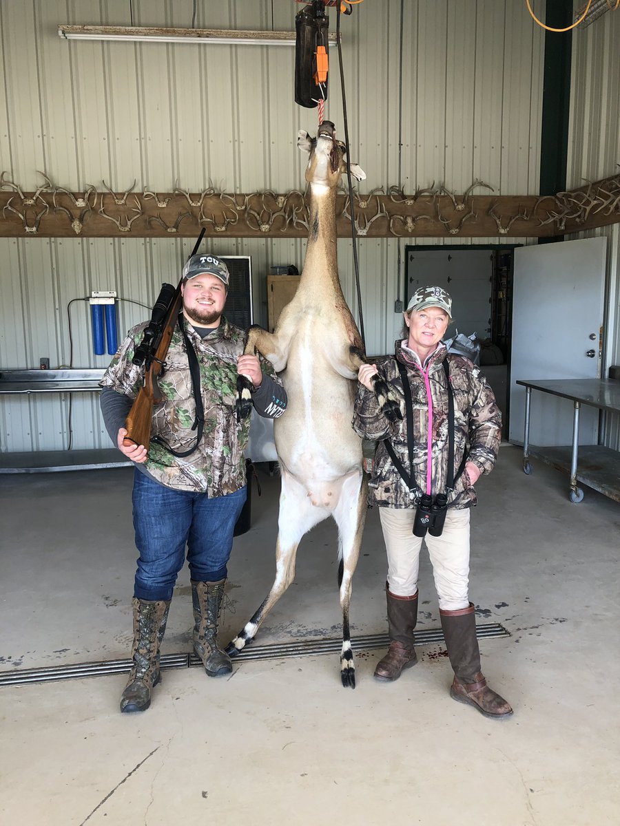 BronsonTristen's tweet photo. Nothing like hunting nilgai down in South Texas! #hoboranch #338winmag #Nilgai https://t.co/ZkW4UjNdJg