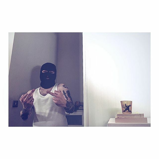 _AuntEl's tweet photo. ... OOTD ...
.
.
.
.
.
#ootd #outfitoftheday #instafashion #fashion #fashun #bird #flipthebird #weekends #sober #hangs #balaclava #notbaklava #homie #lurk #totalweapon #tattoo #menwithtattoos #vestwearer  #sundayfunday #rollingintomondaylike #thug #thugl… https://t.co/lmYnhbfn4J https://t.co/1DkdxCVLik