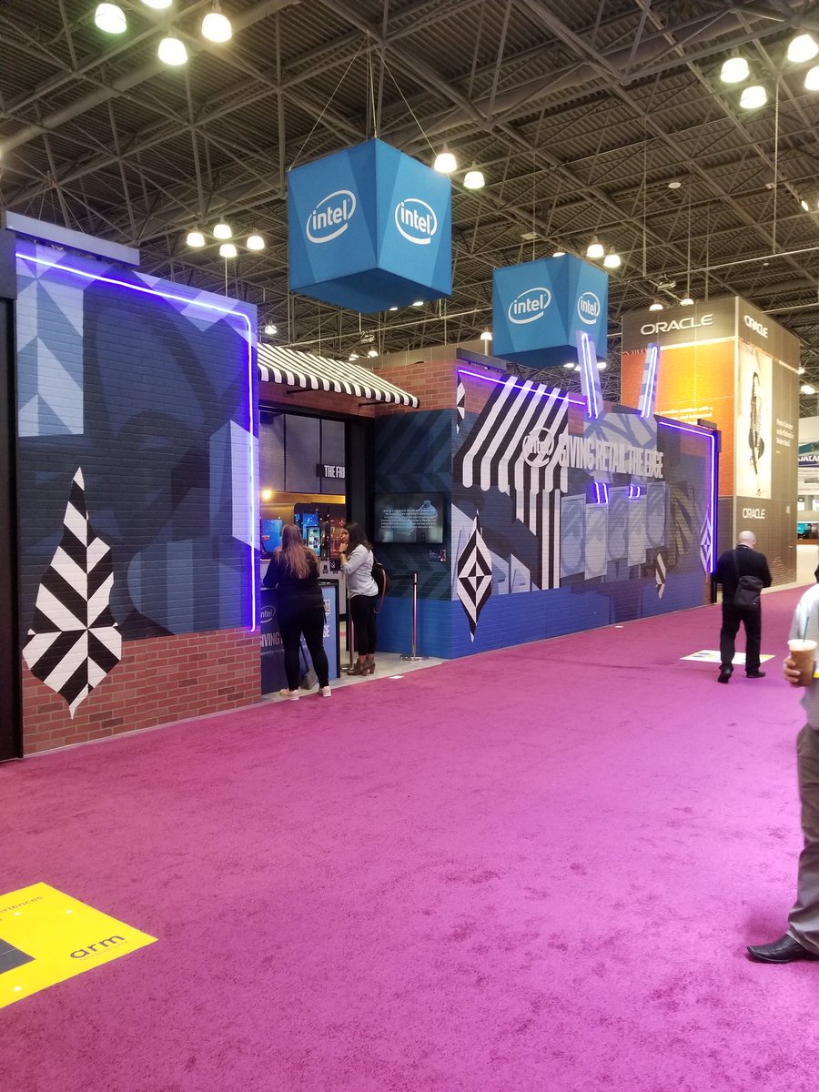 APGentry's tweet image. Stop by the Intel booth and see innovative technologies including 8k with the #lookingglassfactory powered by Intel @Inteliot #nrf2020