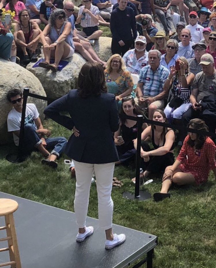 If you want/need a thread of Senator Harris in Chucks, this thread’s for you... #KHive (this GIF cuts off her Chucks, but she was definitely wearing them here)