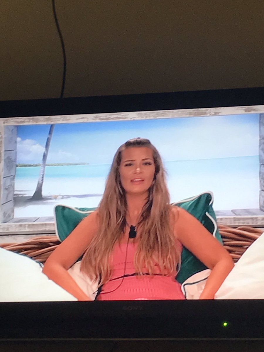 roxy55823971's tweet photo. #LoveIslandUK  I can’t unsee this https://t.co/OveKq6FCp1