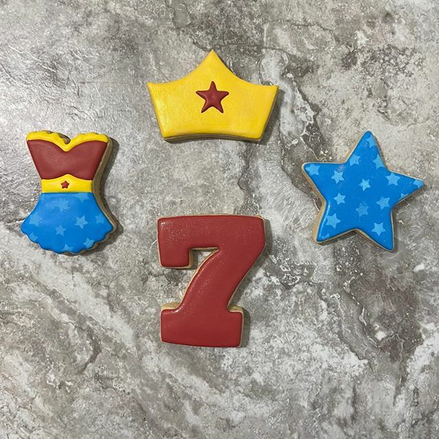 LawlessCookies's tweet photo. Cookies for a WONDERful birthday!  I had so much fun making these! •
•
•
•
•
•
#cookies #decoratedcookies #customdecoratedcookies #bakedbynicci #sugarcookies #birthdaycookies #happybirthday #customcookies https://t.co/YEADGDqZEf https://t.co/U3YrLrW6LI