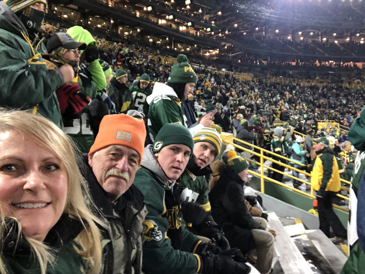 DawnMarisch's tweet photo. #GetLoudLambeau https://t.co/IXlublCsQs