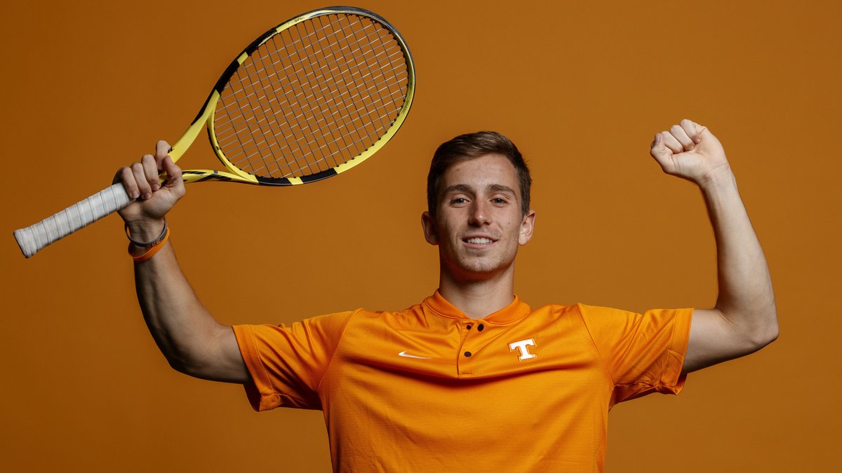 Vol_Tennis's tweet photo. No. 18 Tennessee knocks off No. 22 Oklahoma and comes home from Norman 2-0! 

Recap: https://t.co/3LdGjqLYRQ

#GBO 🍊 🎾 https://t.co/ZjLB5UzYyk