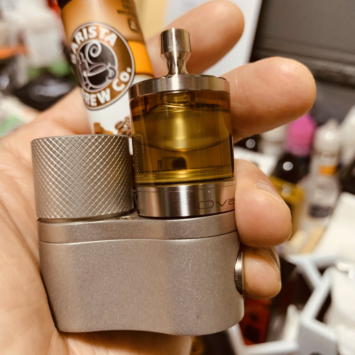 shintohmono's tweet photo. TENGUのアダプター無しで350。Dvarw MTL + SteamTuners TF2mm、くびれショートV2 SS。ソルトリキッドを吸うには最高の組み合わせ。
欲を言えば500用エクステチューブも出して欲しいです。
#HoitoMod https://t.co/KzqD9dpuUd