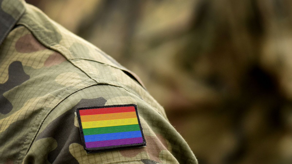 Today marked the 20th anniversary of the lifting of the ban on lesbian, gay & bisexual people serving openly in the UK military. An incredible milestone in our LGBT+ history. Thank you to all who stood firm to fight for these rights. 💂💂‍♀️🌈🏳️‍🌈

#LGB20 #EqualityWins #ComeOutForLGBT