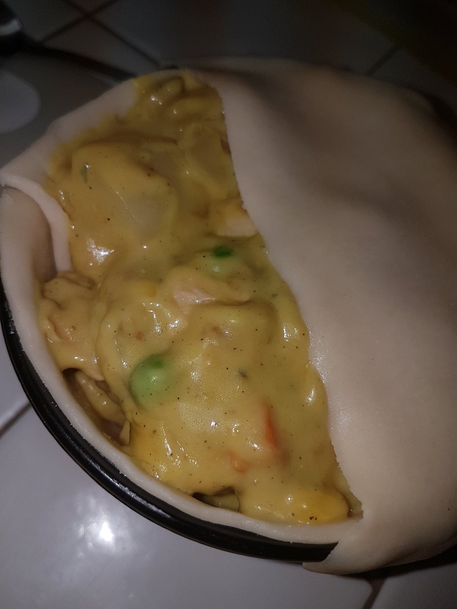 IndicaSkyy's tweet photo. Yeeeeah, I did my thang..  I needa work on my crust, but oh mane, this turkey pot pie is smellin gooooood....  I enjoy makin meals from scratch, knowing where my ingredients come from.  Next step, work on the crust. 
#homemade #fromscratch #doublebaked https://t.co/gq8qoscQ8Q