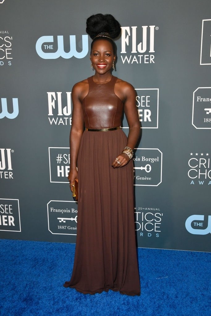 Lupita_Nyongo's tweet photo. Creepin’ on in to the #CriticsChoice Awards. #UsMovie ✂️ https://t.co/ejnIeAwWs0