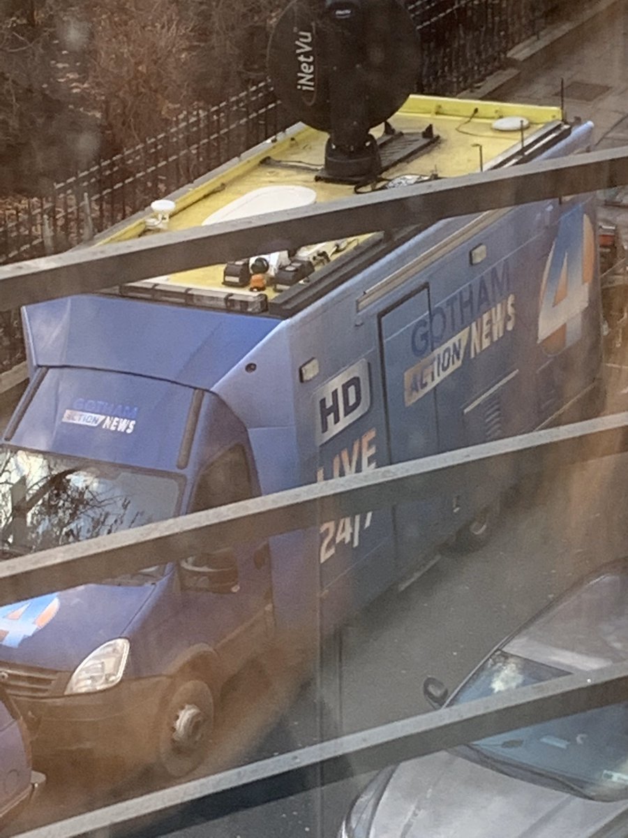 _rdanderson_'s tweet photo. @C_Leaver @SamHeughan @Scotland Some pics of Batman being filmed in London last week https://t.co/jGLm09vtUk