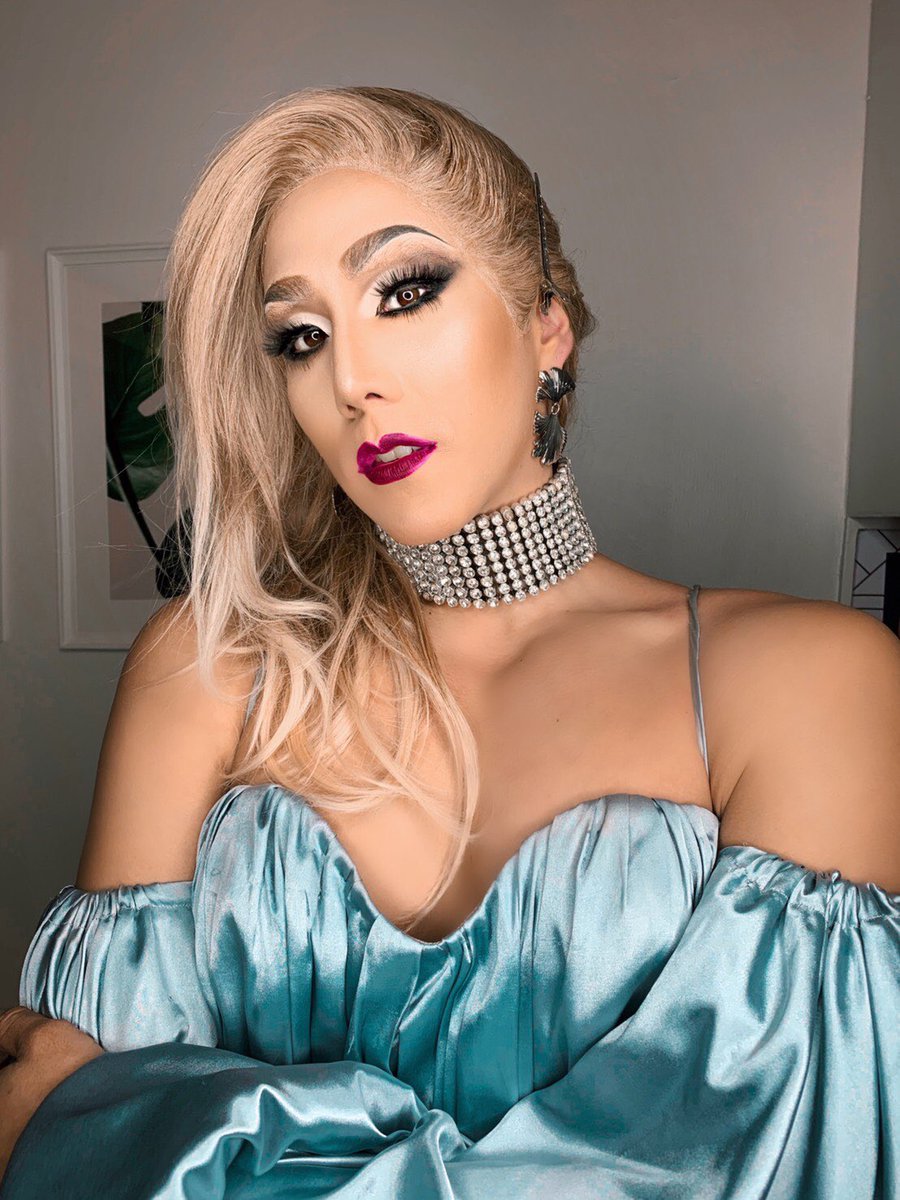 อย่างที่เขื่อนกล่าวไว้ต้นปีนะครับว่าเขื่อนเจอจุดยืนของตัวเองเเล้ว:) บางวันก็อยากเป็นผู้ชายล่ำๆเเมน  take careคนรอบตัว บางวันก็รู้สึกว่าเราเป็นผู้หญิงตัวเล็กๆอยากให้คนดูเเล วันนี้เขื่อนเจอเเล้ว เริ่มตกตะกอนเเล้ว เขื่อนจะเป็นอะไรก็ได้ที่เขื่อนอยากจะเป็น ที่เขื่อนพอใจและภูมิใจ :)