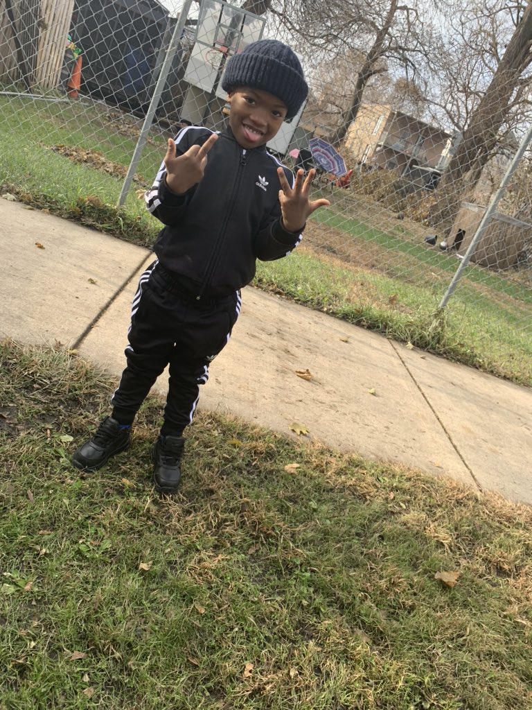 Nonchalant_Jaee's tweet photo. he be giving me big dawg vibes🖤🔗🦍 https://t.co/gJi9eGPAev