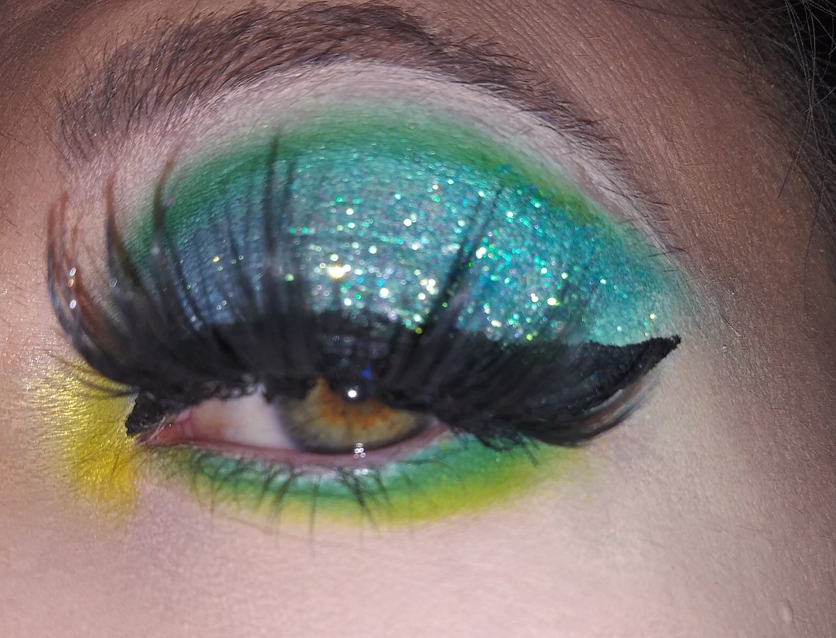 JustJess228's tweet photo. @ABHcosmetics @norvina1
@JeffreeStar 
What do y'all think of my progress? Am I good enough to be added to the you PR list??
#abhprlist #jeffreestarprlist 
I did all of these looks with my @norvina1 collection and My jawbreaker pallette 💙 https://t.co/9sMxQLWBVR