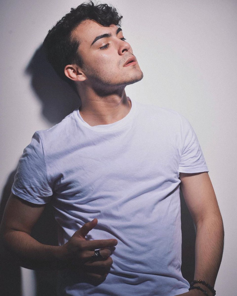 Fernanda981900's tweet photo. #FansChoiceAwards2020 
Nomino a Dennis Arana @_dennisarana para los #FCHA2020 Categoría Artista Revelación #FansChoiceAwards2020 #LosPremiosDeLosFans @fchamx @showcasemx @xperiencesmx #showcase #firmadeautógrafos #xperiences https://t.co/qDBozdOHlT
