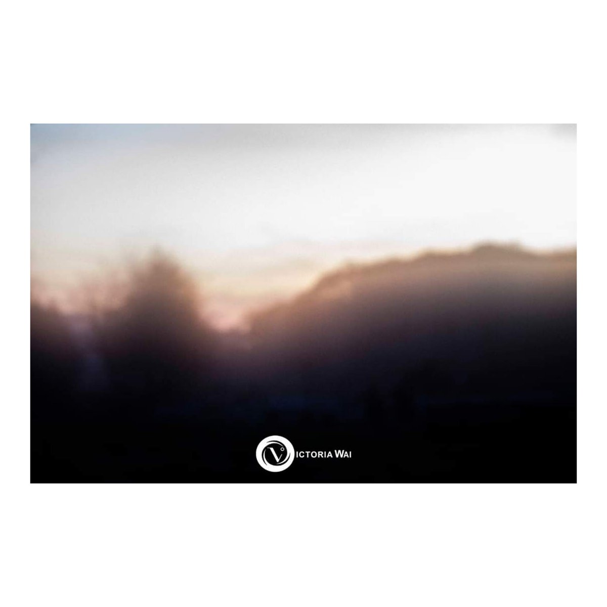 _victoriawai_'s tweet photo. 🎶This is my story
You may not believe
This could happen to you
In a mist of a dream🎶
Lyrics: Birdlegs And Pauline - A Mist Of A Dream
Image: Winter Mist On New Year's Day, 2020
Camera:@CanonUKandIE 7D
Lens:@canon 50mm F1.4
#LyricsAndImages #WinterMist #Landscape #Photography https://t.co/0VckfocDiK