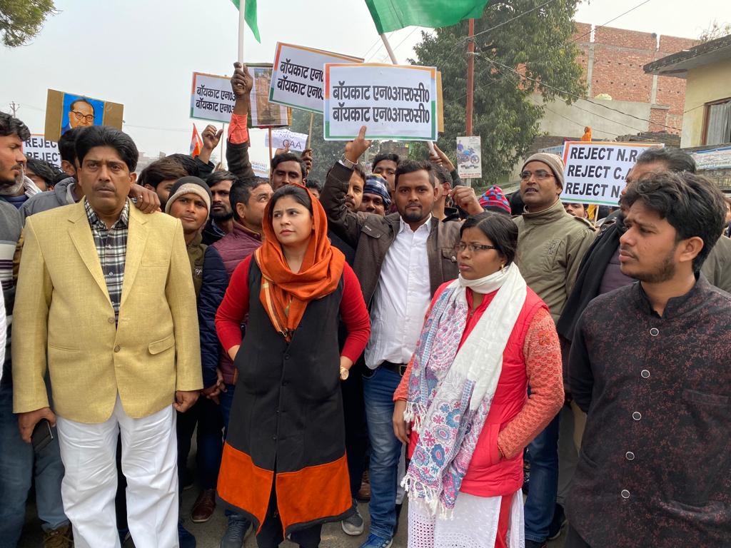 's tweet image. असंवैधानिक व विभाजनकारी नये नागरिकता संशोधन कानून के खिलाफ विरोध प्रदर्शन ;
जिसका नेतृत्व बसपा नेता श्रीमती जे़बा रिज़वान जी ने किया। 
जय भीम जय भारत जय संविधान
#BoycottCAA
#CAA_NRC 
#CAAProtest #Balrampur #Tulsipur #UP