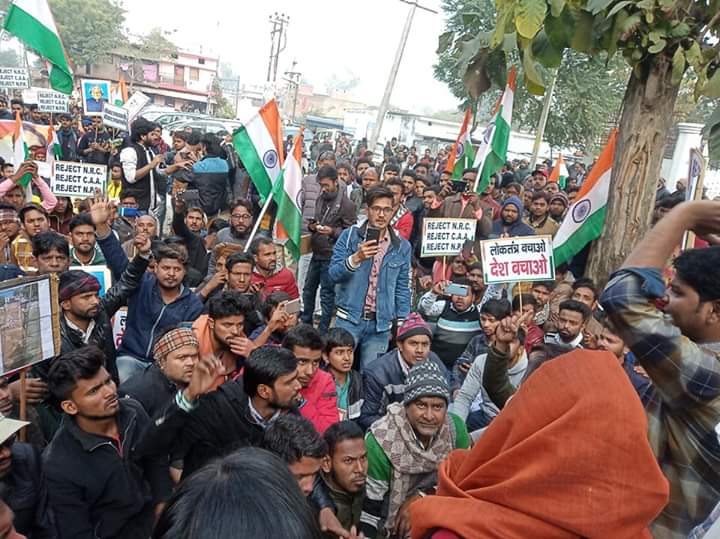 's tweet image. असंवैधानिक व विभाजनकारी नये नागरिकता संशोधन कानून के खिलाफ विरोध प्रदर्शन ;
जिसका नेतृत्व बसपा नेता श्रीमती जे़बा रिज़वान जी ने किया। 
जय भीम जय भारत जय संविधान
#BoycottCAA
#CAA_NRC 
#CAAProtest #Balrampur #Tulsipur #UP