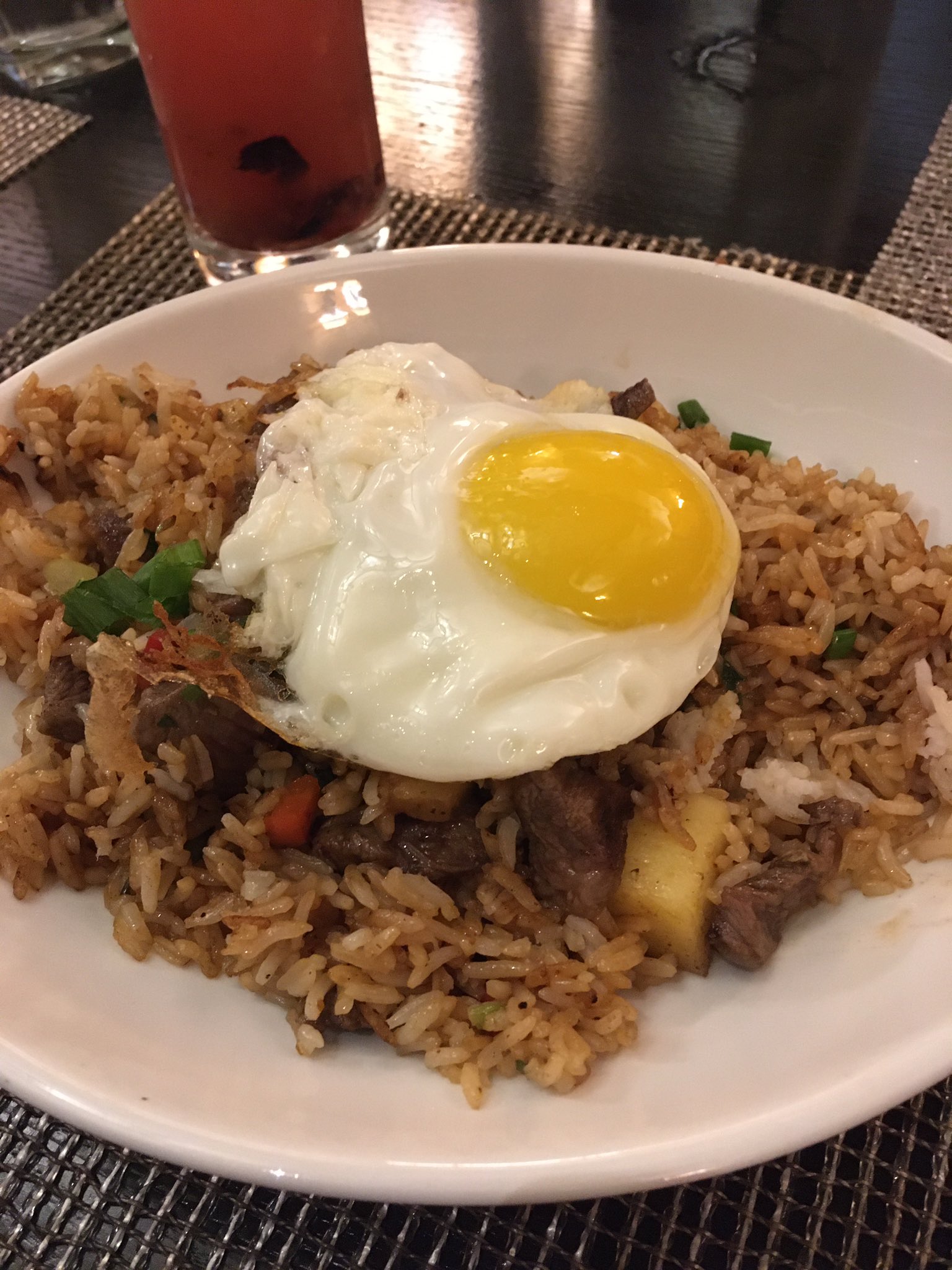 Erina 今日 人生初の Airdropテロ を同僚にしてしまいました 壁紙にお使いください 私が食べたステーキとパイナップルのチャーハンですwww T Co Csrsxrnnnf Twitter