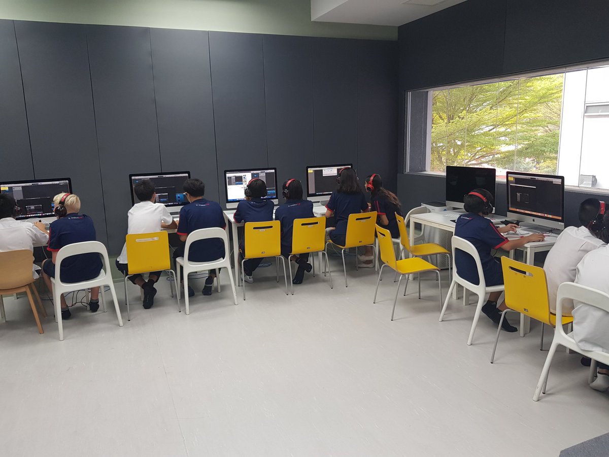 S107Music's tweet photo. Our year 9s are making full use of our sparkling new MAC suite this term, getting to grips with using DAWs. There's already some great music being made - so exciting! #S107Music #S107CreativeArts #CognitaWay https://t.co/06BGxhNv2N