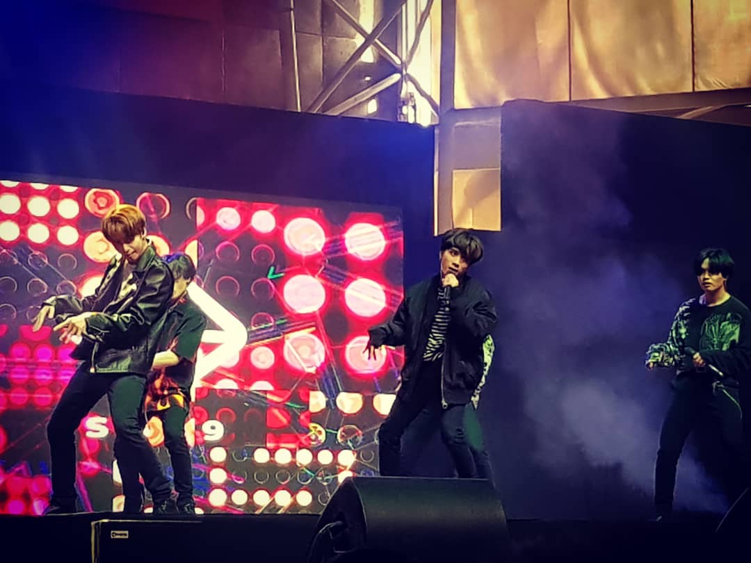 SBisayaKENa's tweet photo. First but definitely not my last sb19 concert to attend to.

I love them 10,000 more than yesterday <3

#SB19onUKG
#PUSHAwardsATIN
@SB19Official
VoteALAB OnMYX
++ https://t.co/MOw3PdiPUF
