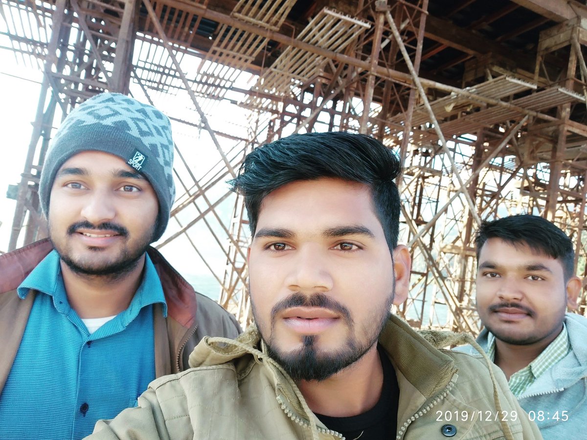 Keshwar_t's tweet photo. With S.D.O. sir https://t.co/HEb7f0J0fz