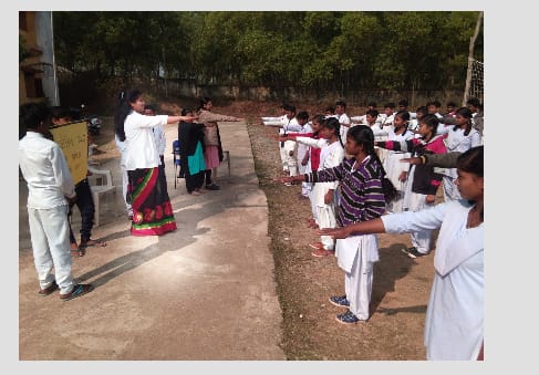 pratiksha_pal's tweet photo. Early morning exercise session by Community Health Officers at Govt. schools of @BastarDistrict #Chhattisgarh #healthiswealth #healthychoices #tribal
@PriyankaJShukla @swatim80 @AYYAJTAMBOLI @HealthCgGov @USAID_NISHTHA @MoHFW_INDIA @ayushikunwar https://t.co/e33tbVF22l