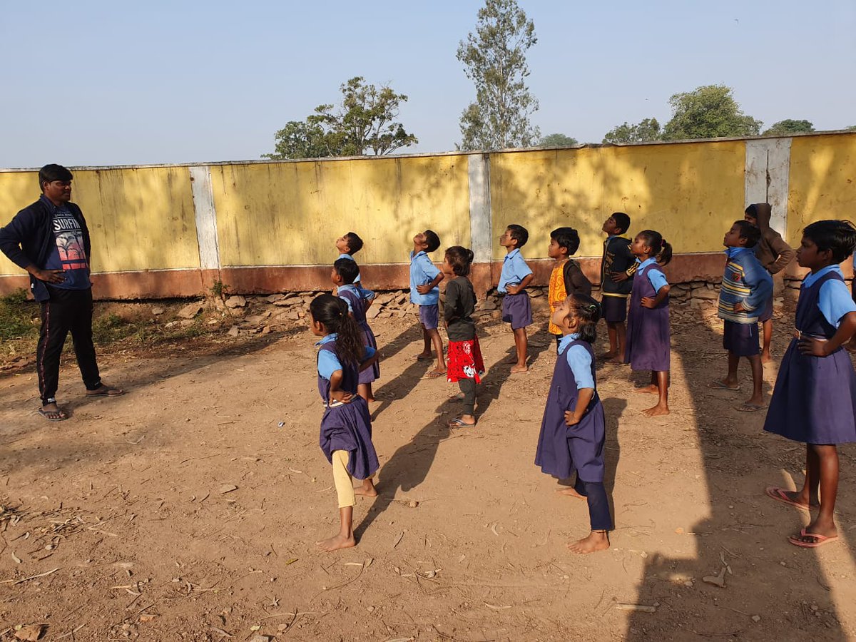 pratiksha_pal's tweet photo. Early morning exercise session by Community Health Officers at Govt. schools of @BastarDistrict #Chhattisgarh #healthiswealth #healthychoices #tribal
@PriyankaJShukla @swatim80 @AYYAJTAMBOLI @HealthCgGov @USAID_NISHTHA @MoHFW_INDIA @ayushikunwar https://t.co/e33tbVF22l