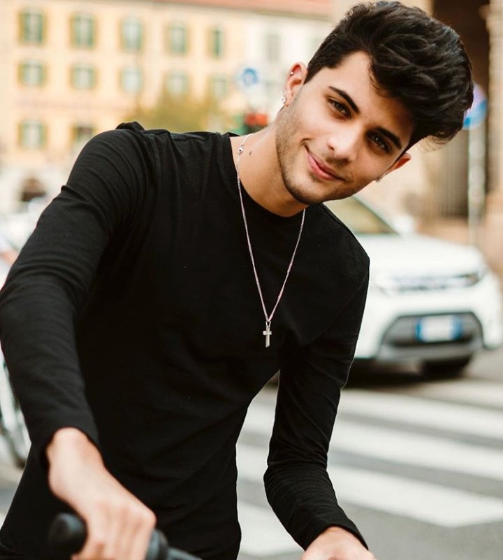 Daphweasley's tweet photo. #ErickBabe
No te duele la cara por ser ta bello? @ErickBrianColon https://t.co/tQ9bg2jlI4